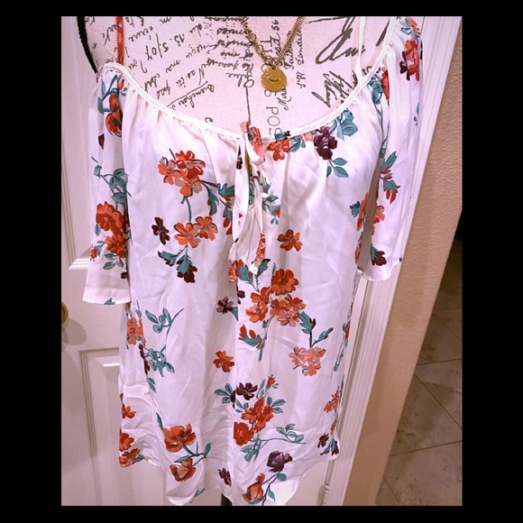 NWT Coco & Jameson cold shoulder top Jrs Large - Picture 1 of 7